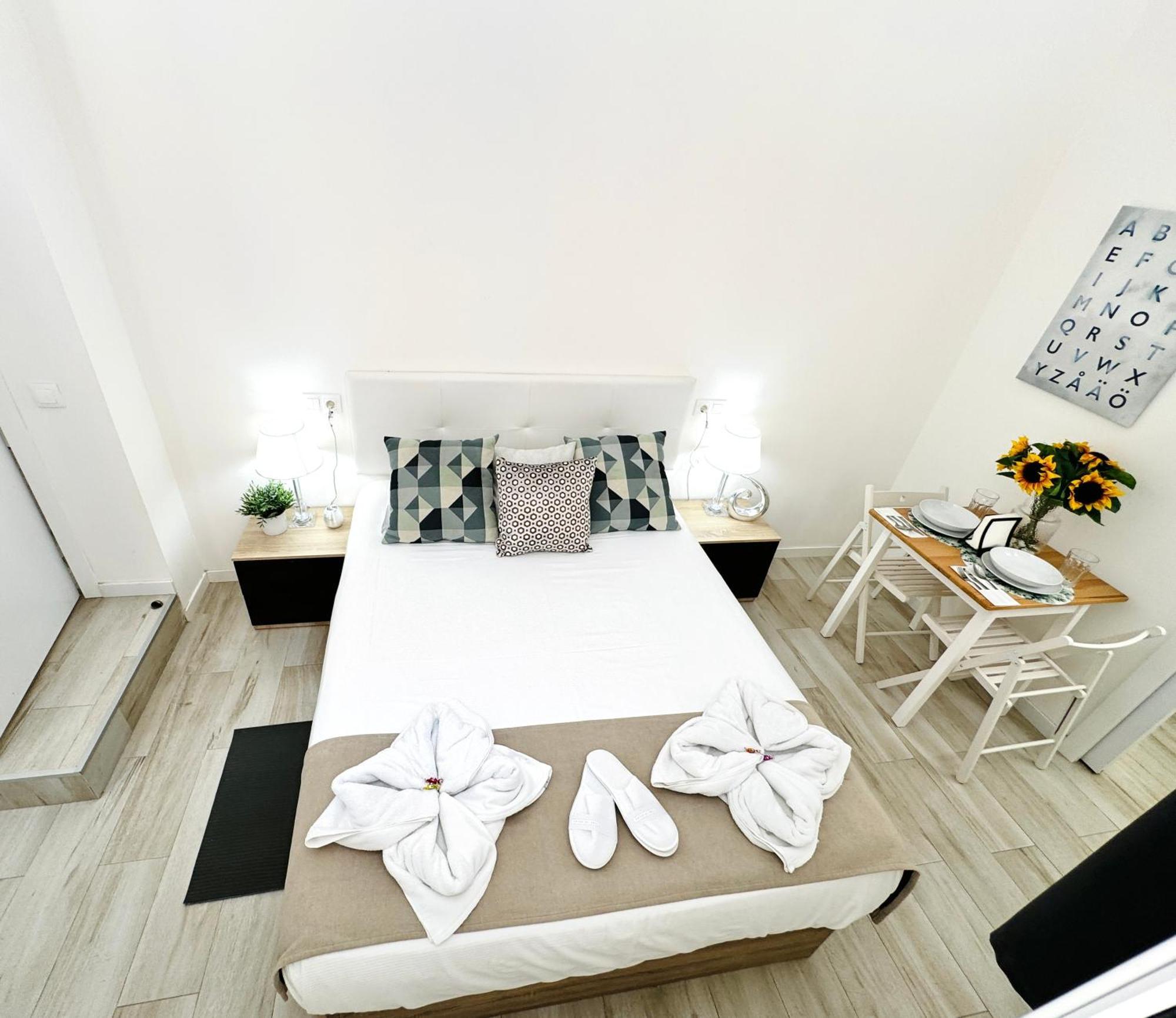 Cinco Torres Suites Madrid Exterior photo